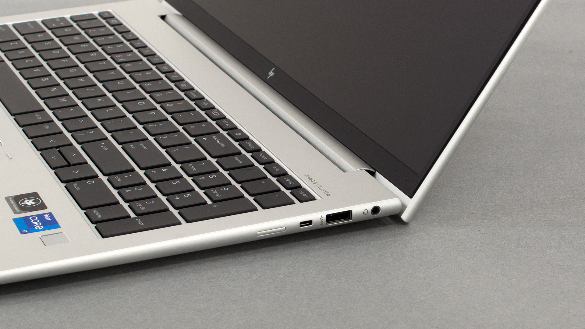لپتاپ استوک HP ELITEBOOK 860 G9 i7-16-512
