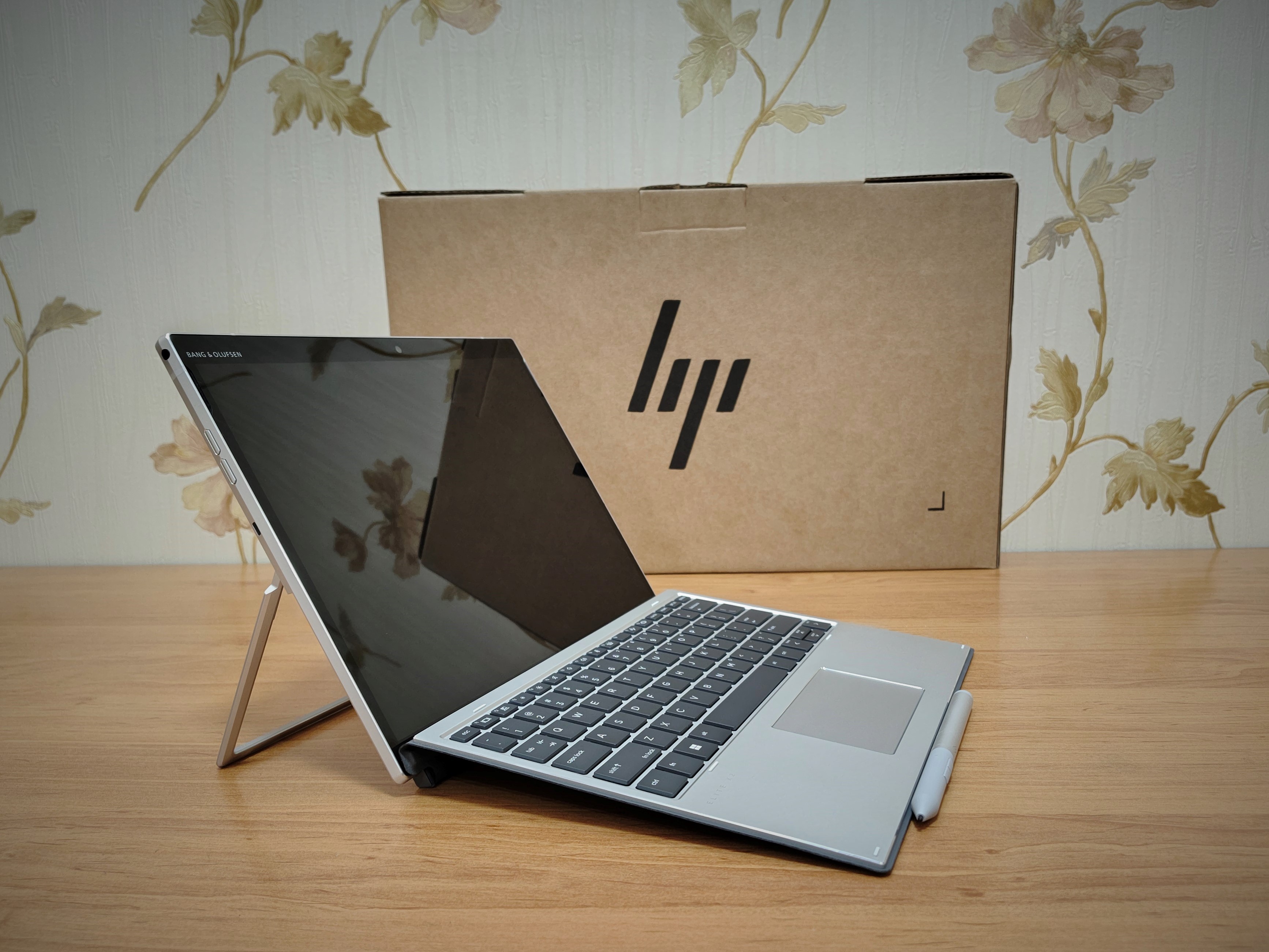 تبلت ویندوزی  HP Elite X2 1012 G8 i5-1135g7 16 256 سیمکارت خور